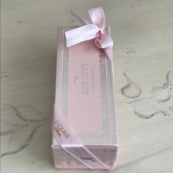 LADURÉE Elegant Pink and Silver Box with Ribbon - Picture 6 of 11